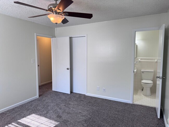 Building Photo - Must see!! 3BD/3BA Fully Finished Basement and Corner Lot!!