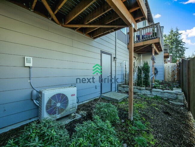 Building Photo - 3 Bed and 3 Bath Stunning Townhome is Available for Rent!