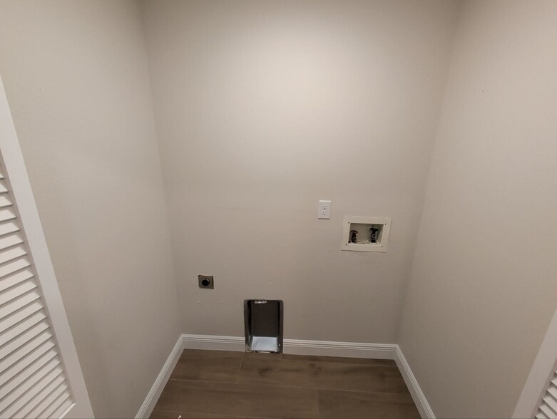 Building Photo - 7 Chinaberry Cir
