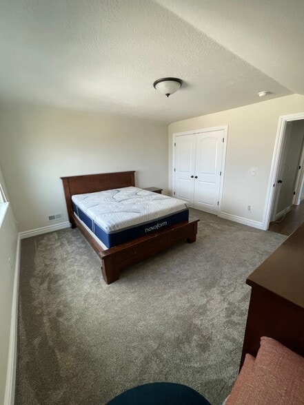 Building Photo - 3989 E Yakima Way