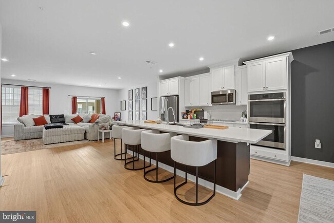 Building Photo - 709 Thomas Ln