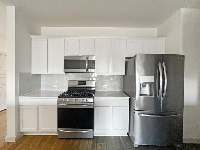 Building Photo - 4609 Tully Dr