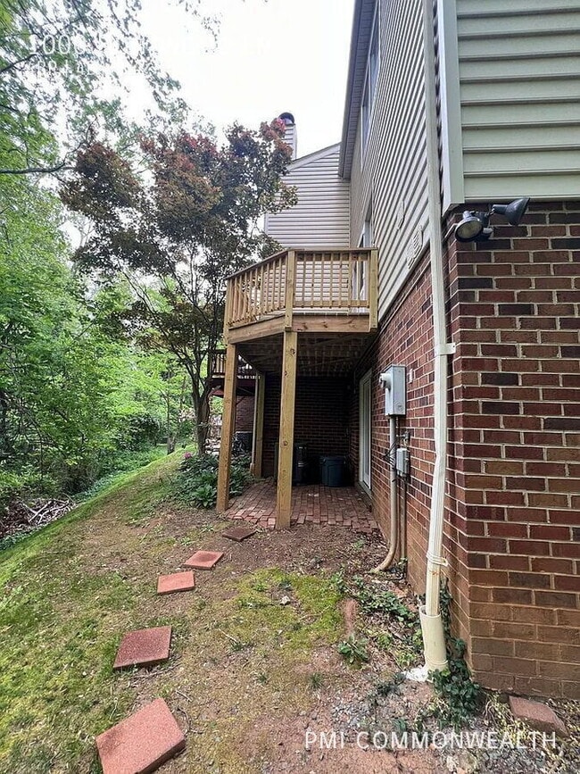Building Photo - 1000 Huntwood Ln