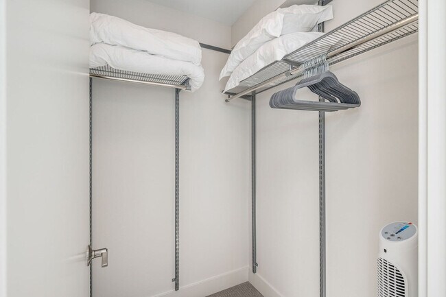 Building Photo - 4205 Evanston Ave N