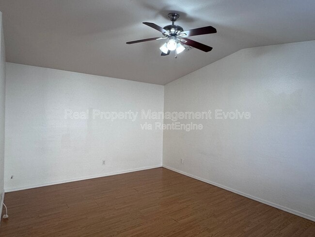 Building Photo - 3734 W Oregon Ave