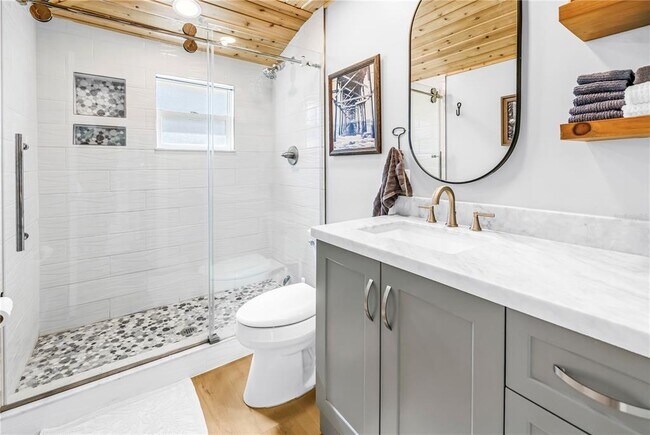 Building Photo - 748 11th Ave N