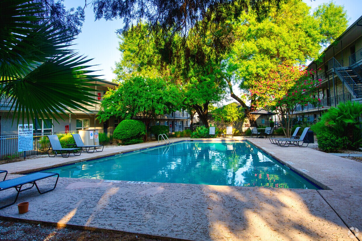 Building Photo - 2601 Penny Ln