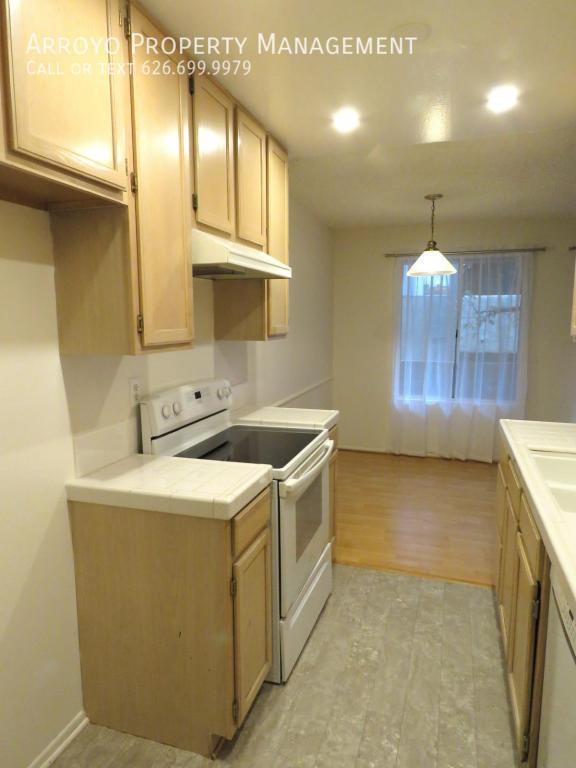 Building Photo - 339 S Catalina
