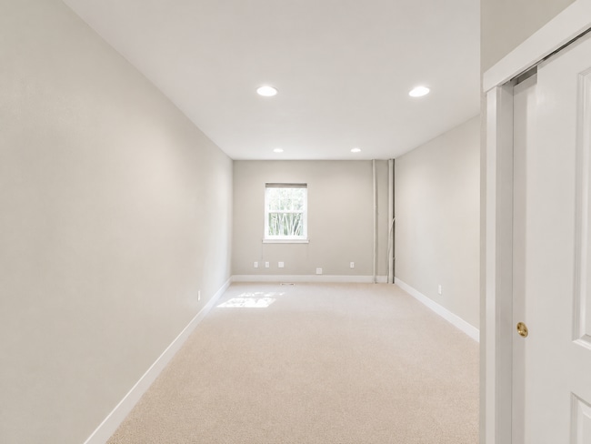Building Photo - Light-Filled Bend Split-Level with Mountain Views & Flexible Space