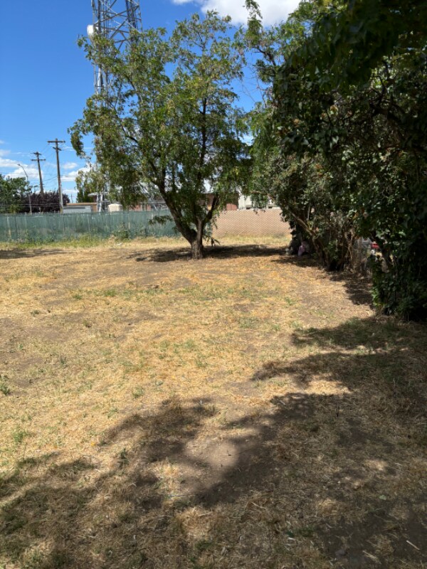 Building Photo - 707 N 12th Ave