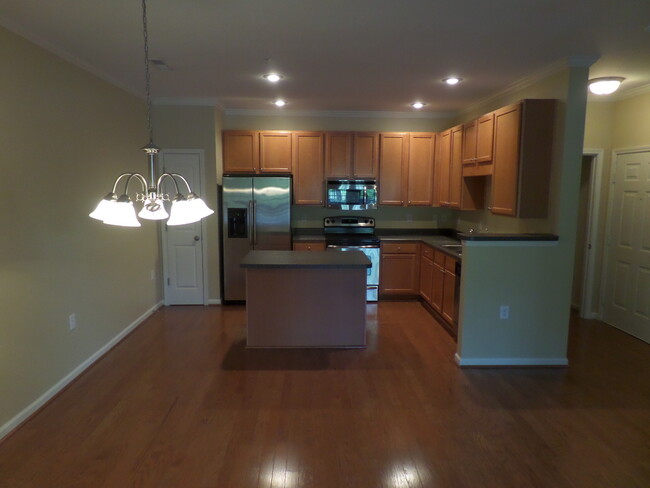 Building Photo - Eagle Creek Condos at Hillcrest!