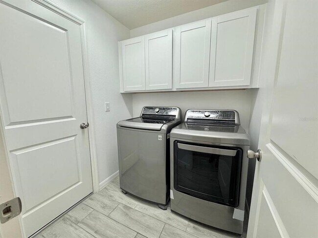Building Photo - 1079 Papaya Cir.