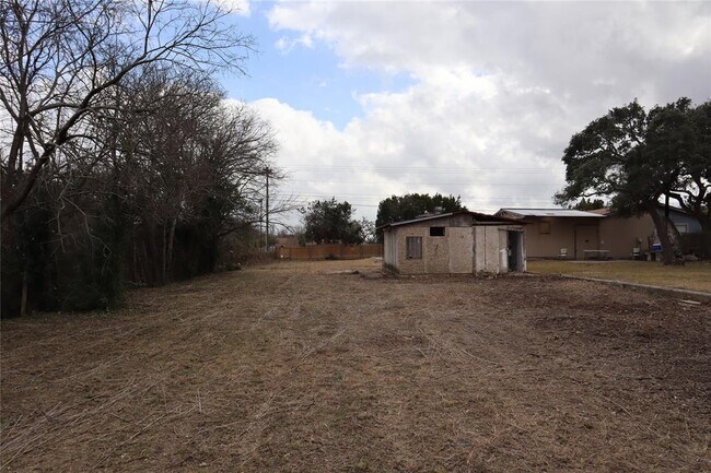 Building Photo - 1606 High Chaparral Dr