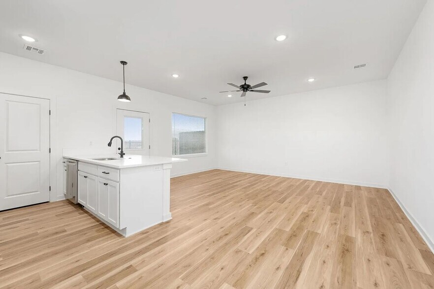 Building Photo - 2331 S Spg Hl Ct