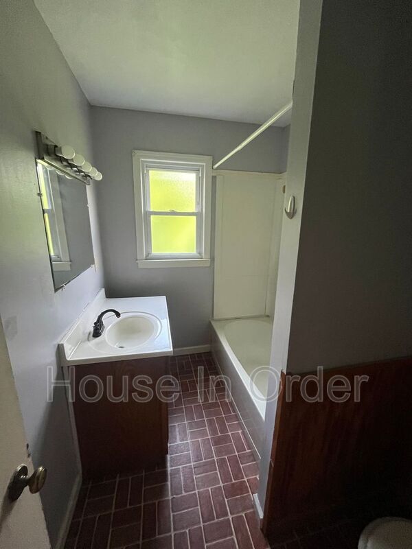 Building Photo - 54 Cottage Dr