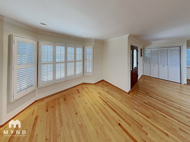 Building Photo - 10924 Barranca Dr
