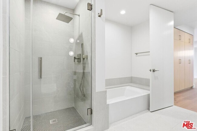 Building Photo - 515 Ocean Ave