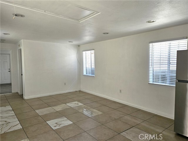 Building Photo - 656 W 21st St