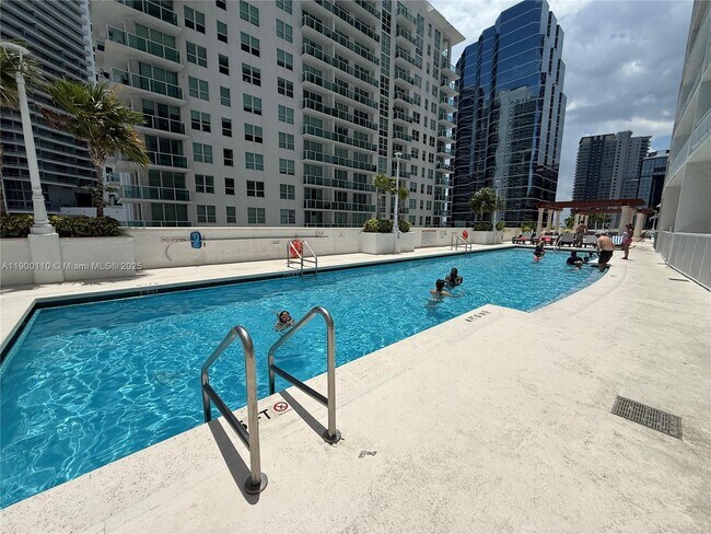 Building Photo - 1200 Brickell Bay Dr