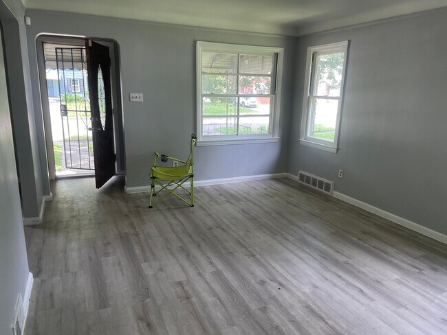 Building Photo - 5134 Hereford St