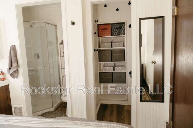 Building Photo - 1307 W Cleveland Ave