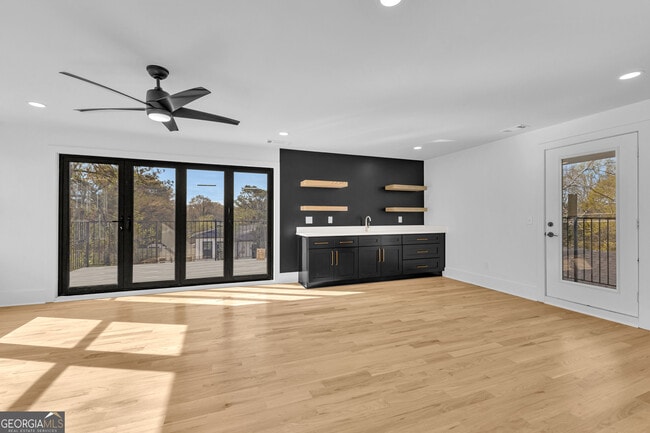 Building Photo - 2361 Lynn Iris Dr