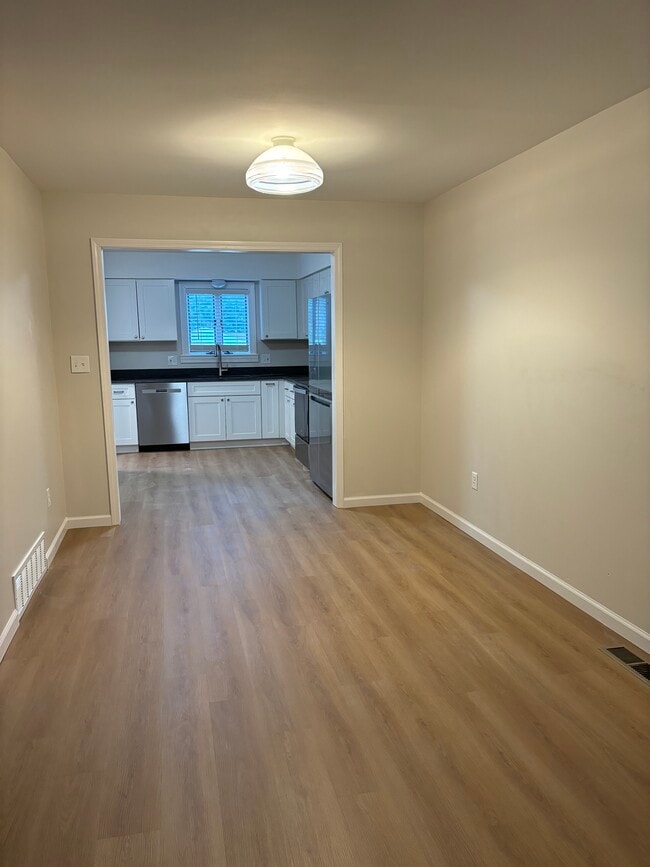 Building Photo - 2919 Zollinger Rd