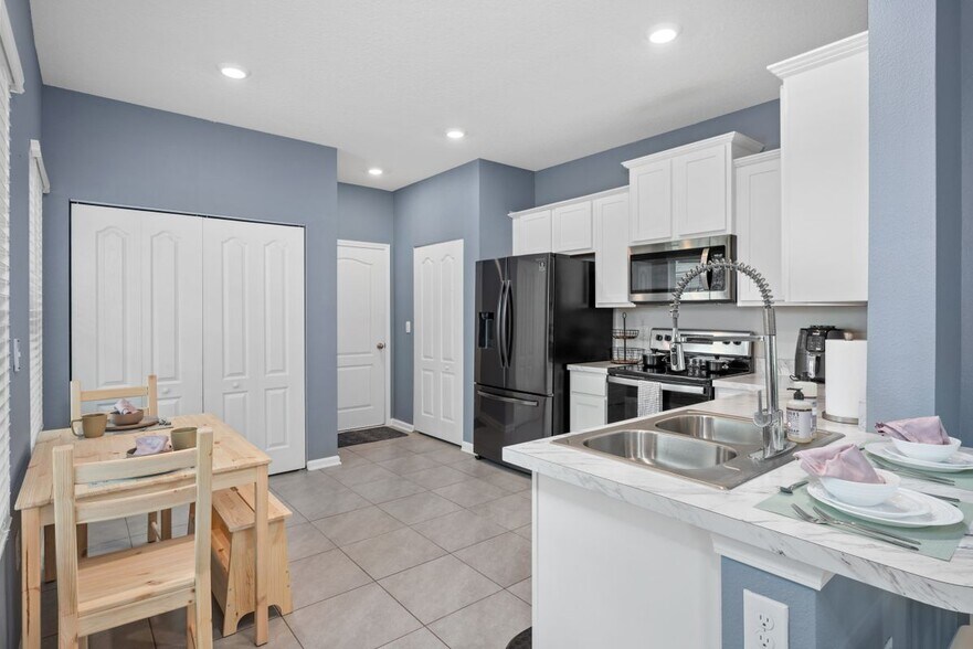 Building Photo - 237 Aralia Ln