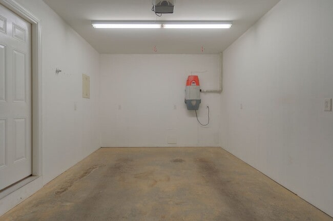 Building Photo - Available for the 2026-2027 lease term.