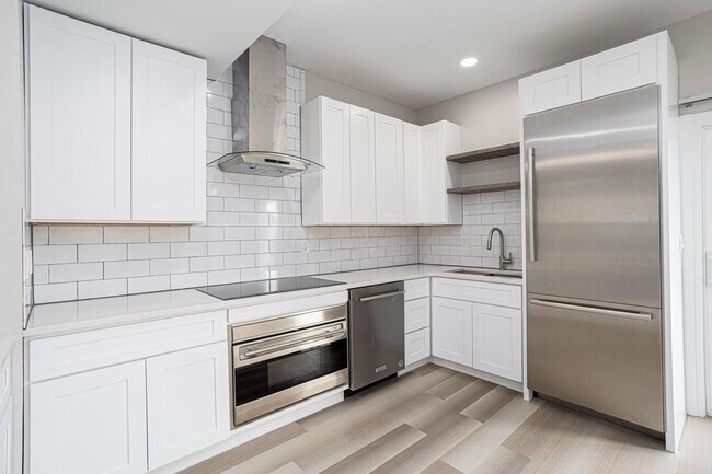 Building Photo - Townes of West Albany