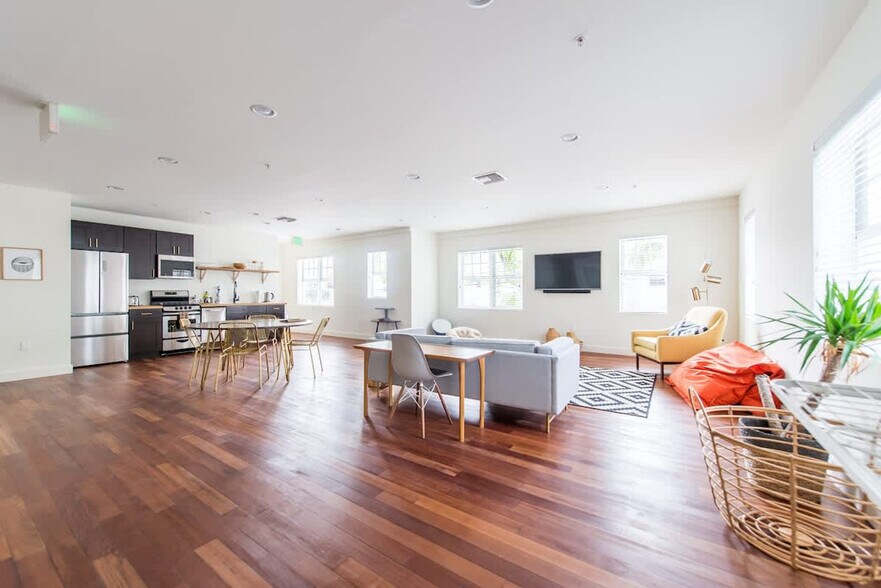 Building Photo - 747 4th St