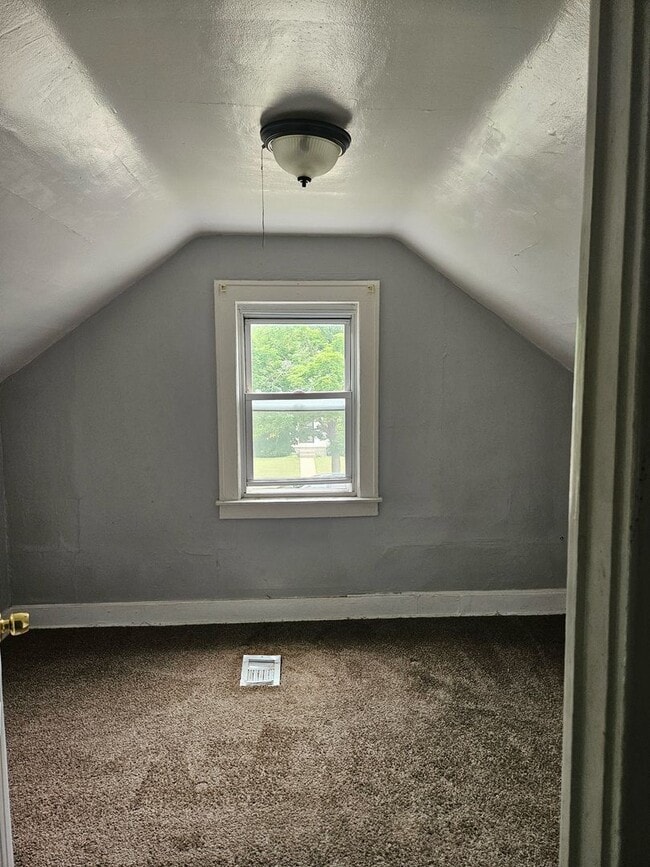 Building Photo - 2 bedroom/ 1 bathroom Detroit's Westside Home