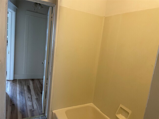 Building Photo - 14 Merrill St