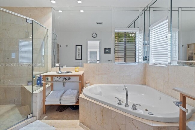 Building Photo - 5830 Pine Tree Dr