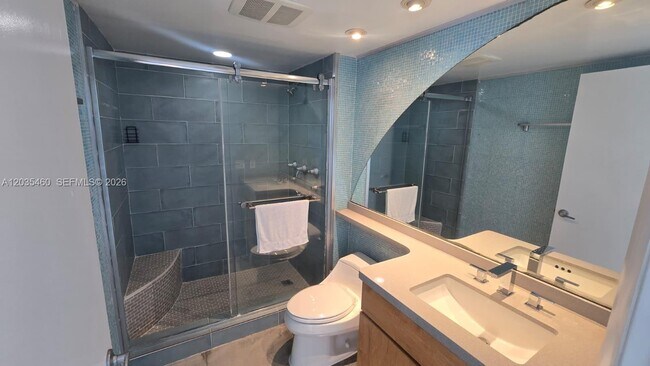 Building Photo - 1155 Brickell Bay Dr