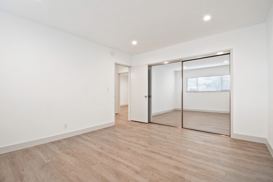 Building Photo - 1127 18th St