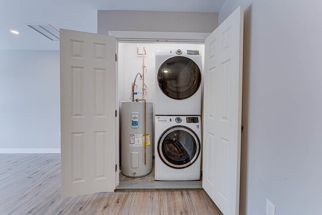 Building Photo - 3 Strafford Rd