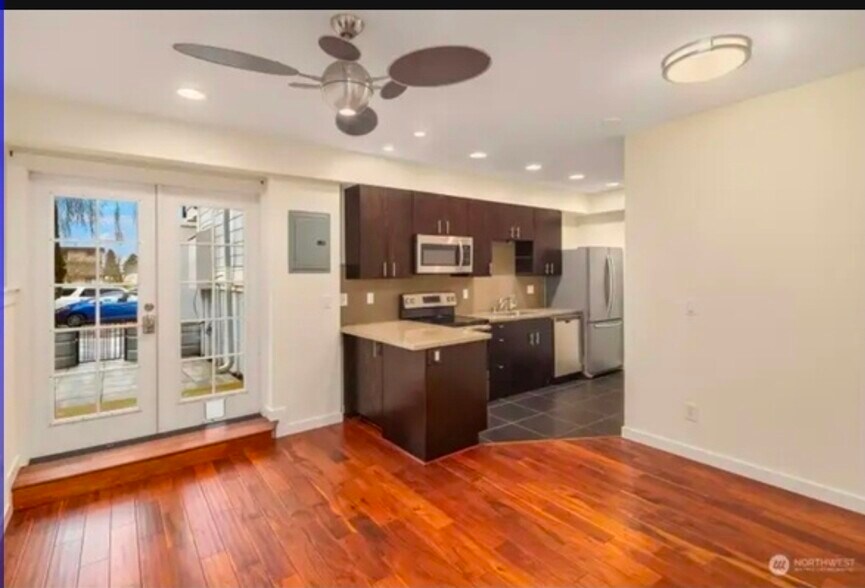 Building Photo - 6547 42nd Ave SW