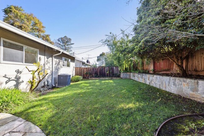 Building Photo - 6386 Blackwood Dr