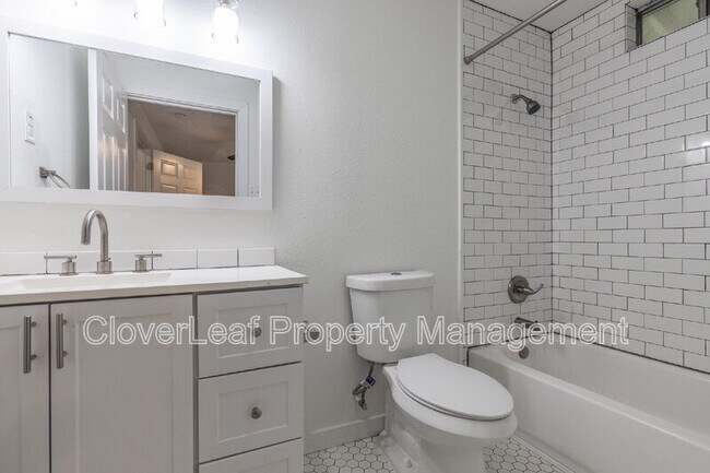 Building Photo - 105 Dewitt St