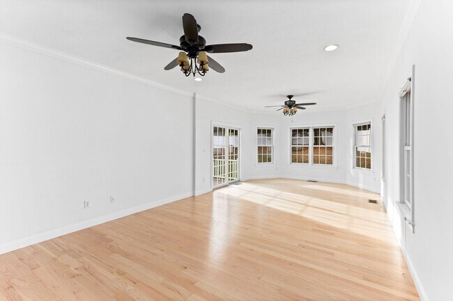 Building Photo - 5 Neff Dr