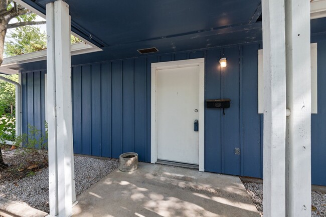 Building Photo - 5612 William Holland