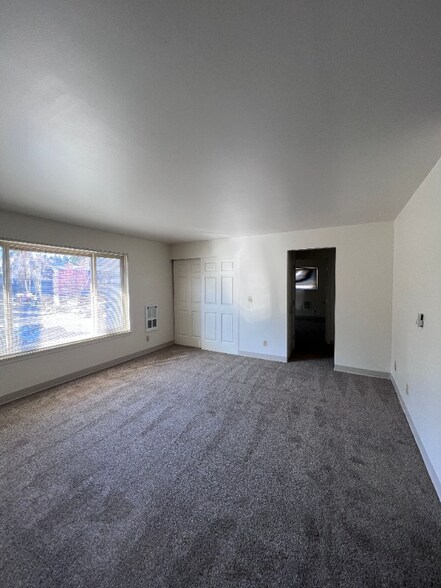 Building Photo - 3033 NE 140th St