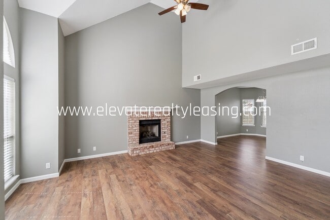 Building Photo - 1504 N Willow Ave
