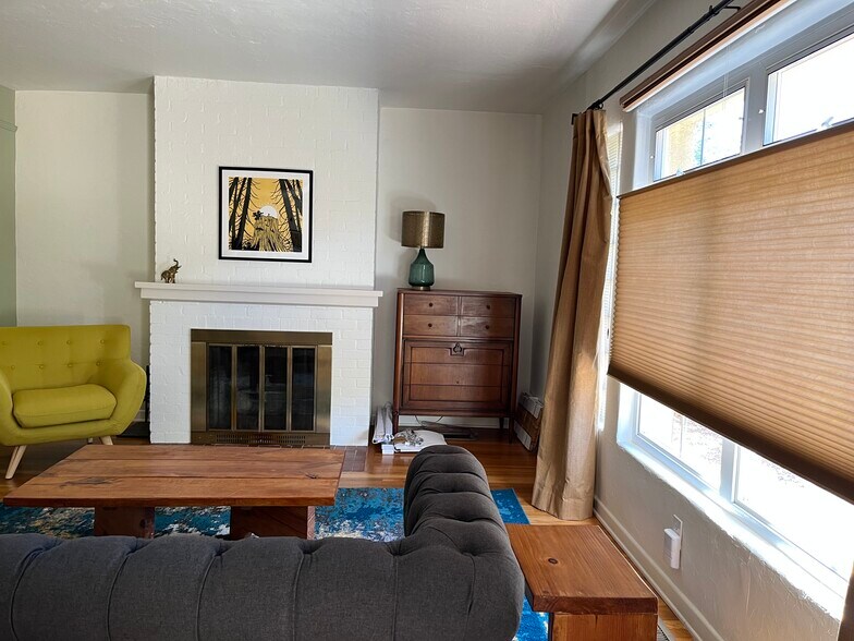 Building Photo - 732 Loma Vista Dr NE