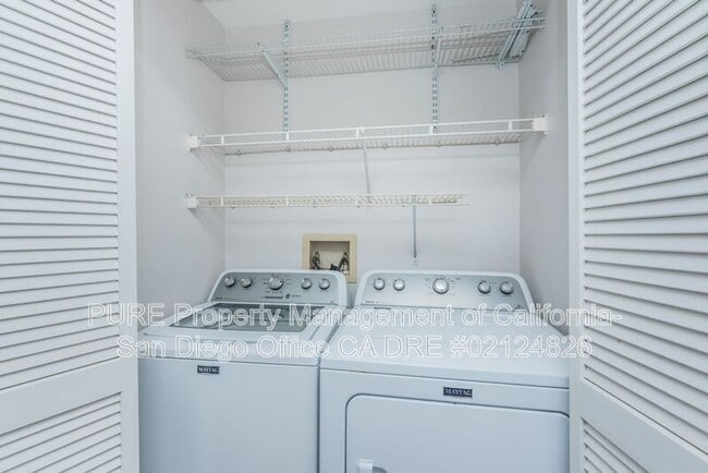 Building Photo - 7405 Charmant Dr