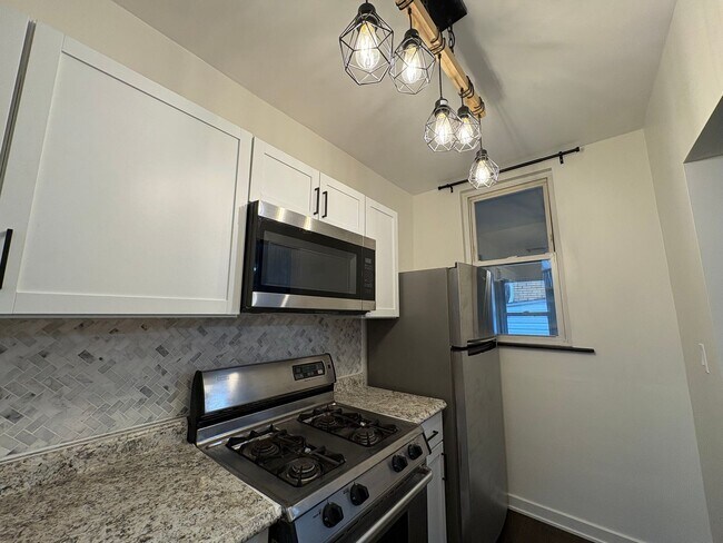 Building Photo - 3 Unit Apartment Building in the Heart of the Bellevue area of Pittsburgh