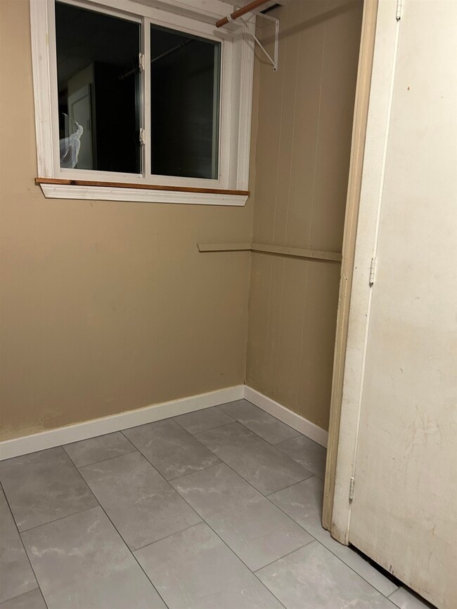 Building Photo - 293 Bear Hill Rd