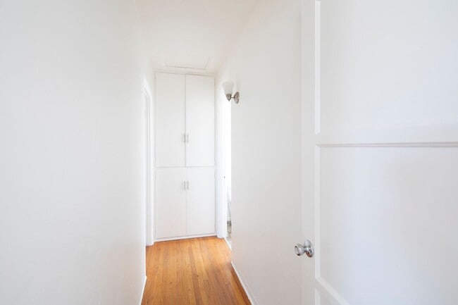 Building Photo - Pacific Beach: 1 Bedroom w/ Remodeled Kitc...