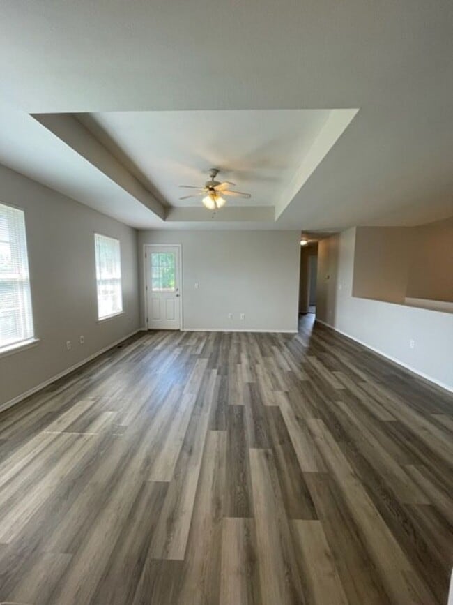 Building Photo - 4 Bedroom Walk out Basement Duplex in Ozark!